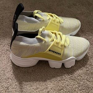 Givenchy Womens Jaw Sneaker